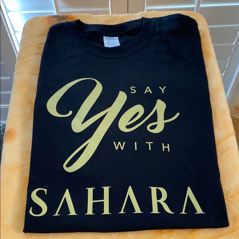 Say Yes With Shara Black And Yellow Graphic T-Shirt Men's Size Xl